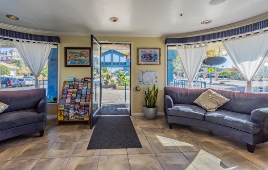 Welcome To The Ocean Pacific Lodge - Lobby Seating